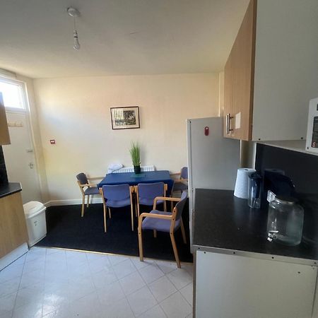 Simple Inn Wakefield Bagian luar foto