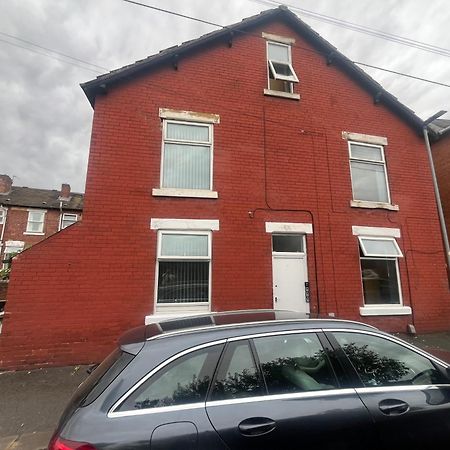 Simple Inn Wakefield Bagian luar foto