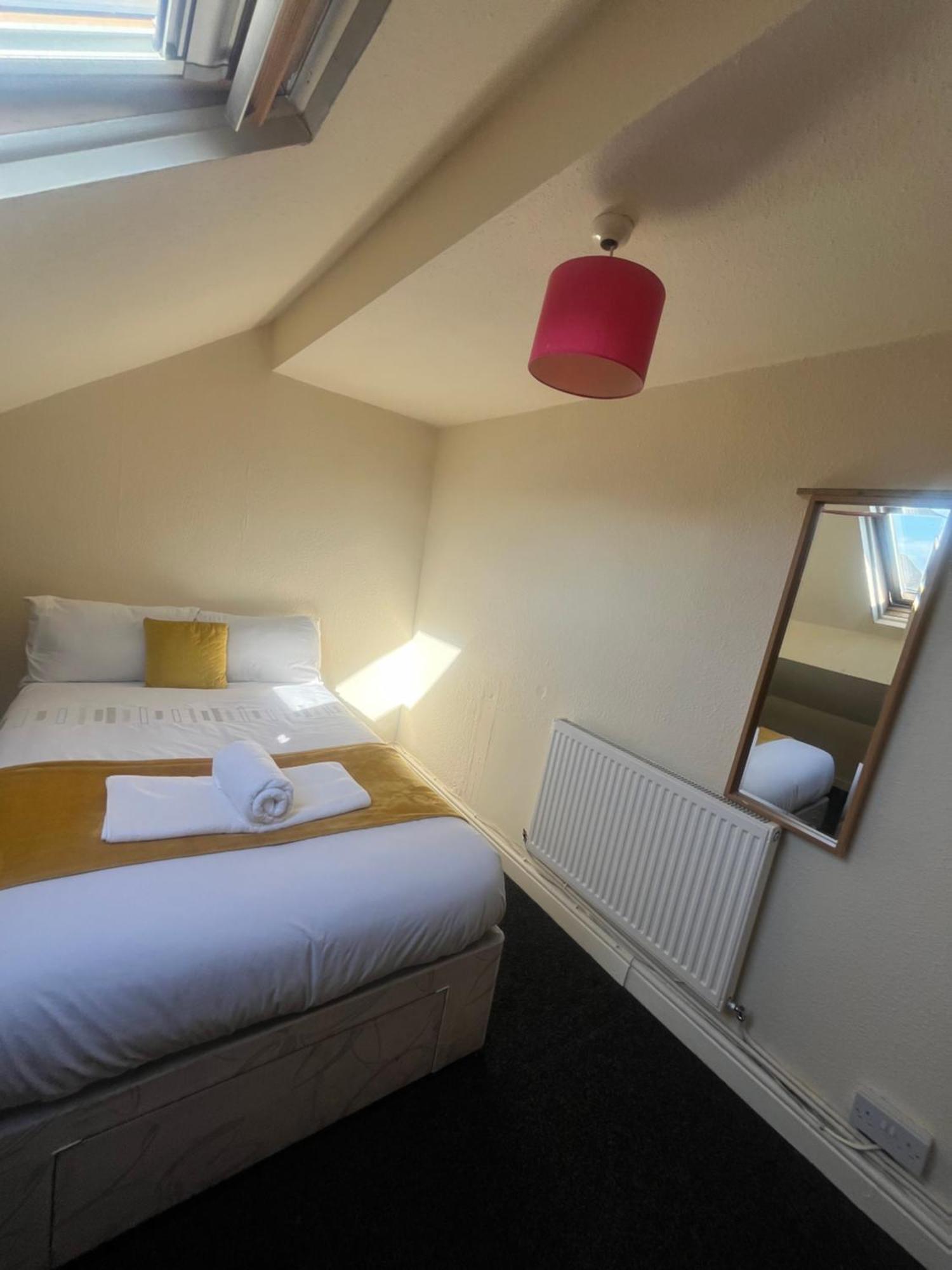 Simple Inn Wakefield Bagian luar foto