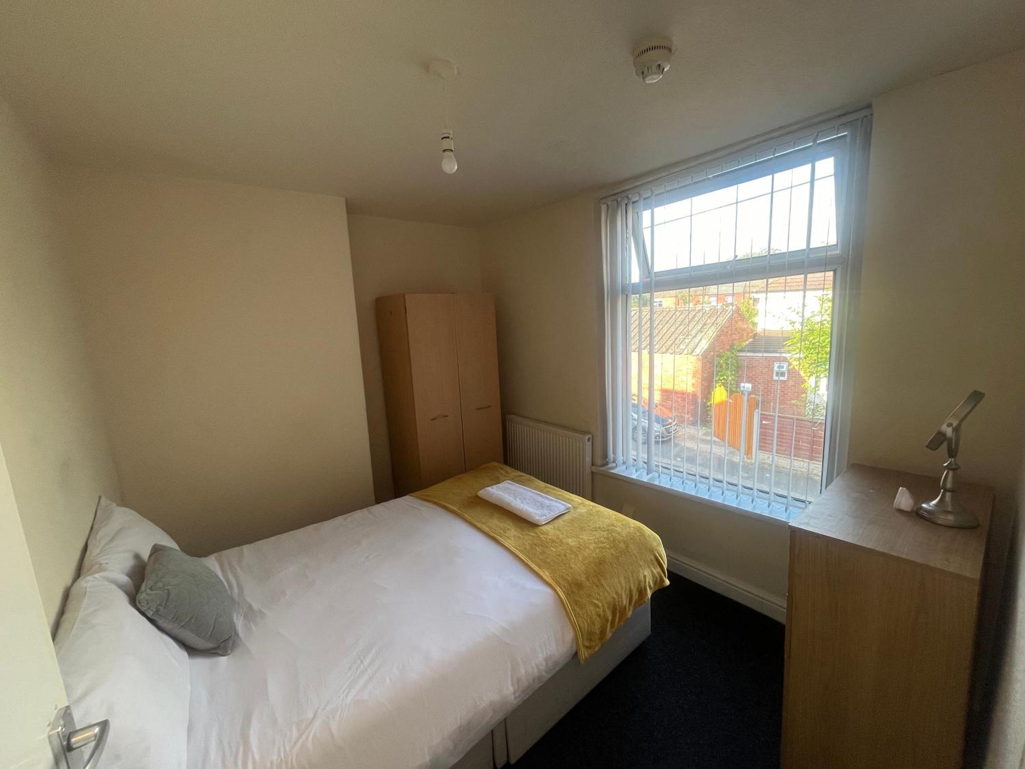 Simple Inn Wakefield Bagian luar foto