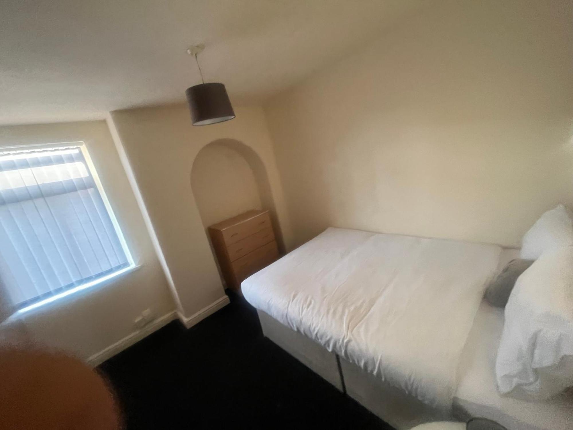 Simple Inn Wakefield Bagian luar foto