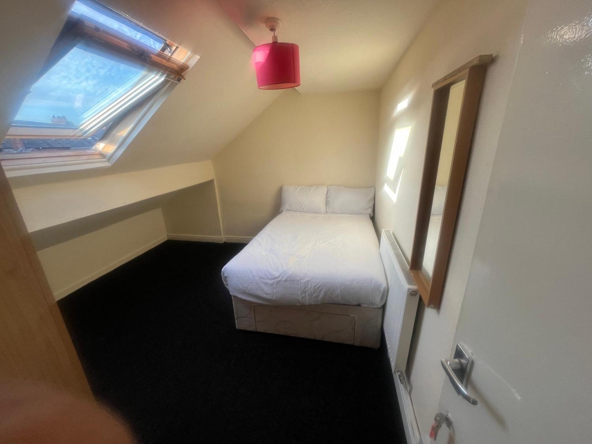 Simple Inn Wakefield Bagian luar foto