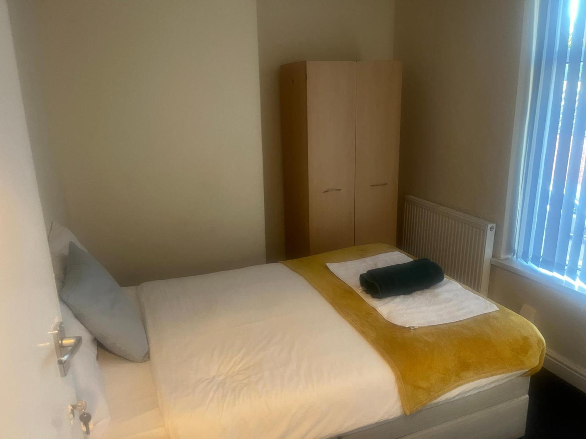 Simple Inn Wakefield Bagian luar foto