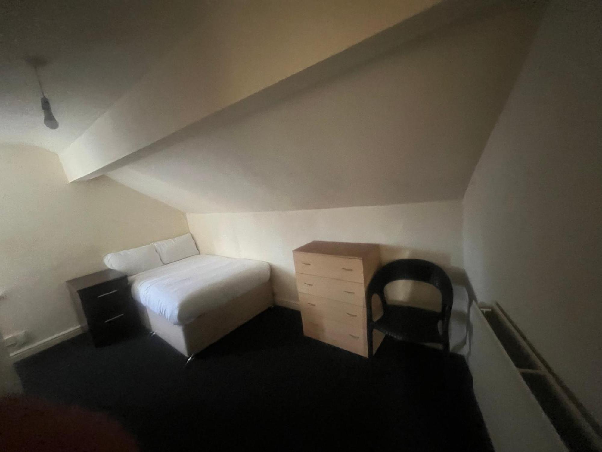 Simple Inn Wakefield Bagian luar foto